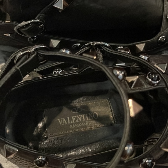 Pre own Valentino Rockstud Noir - Picture 2 of 4